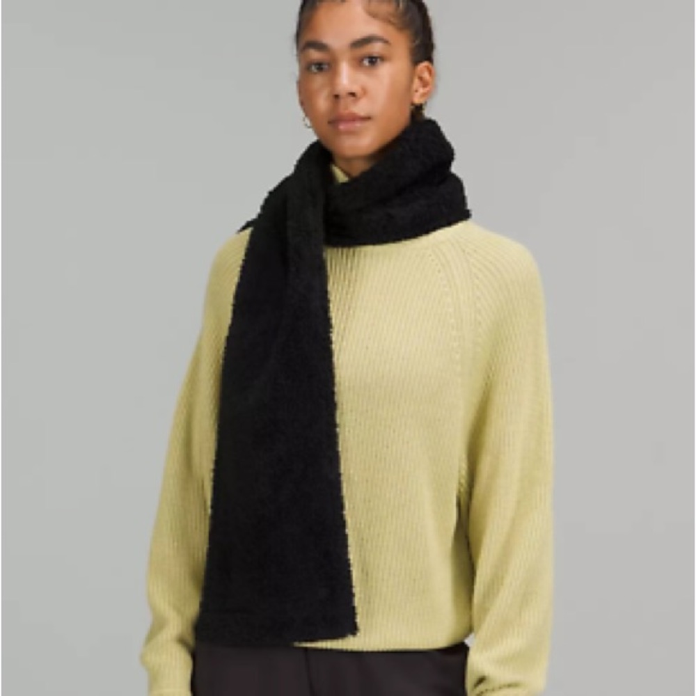 Lululemon customizable skinny snap scarf fleece NWT!